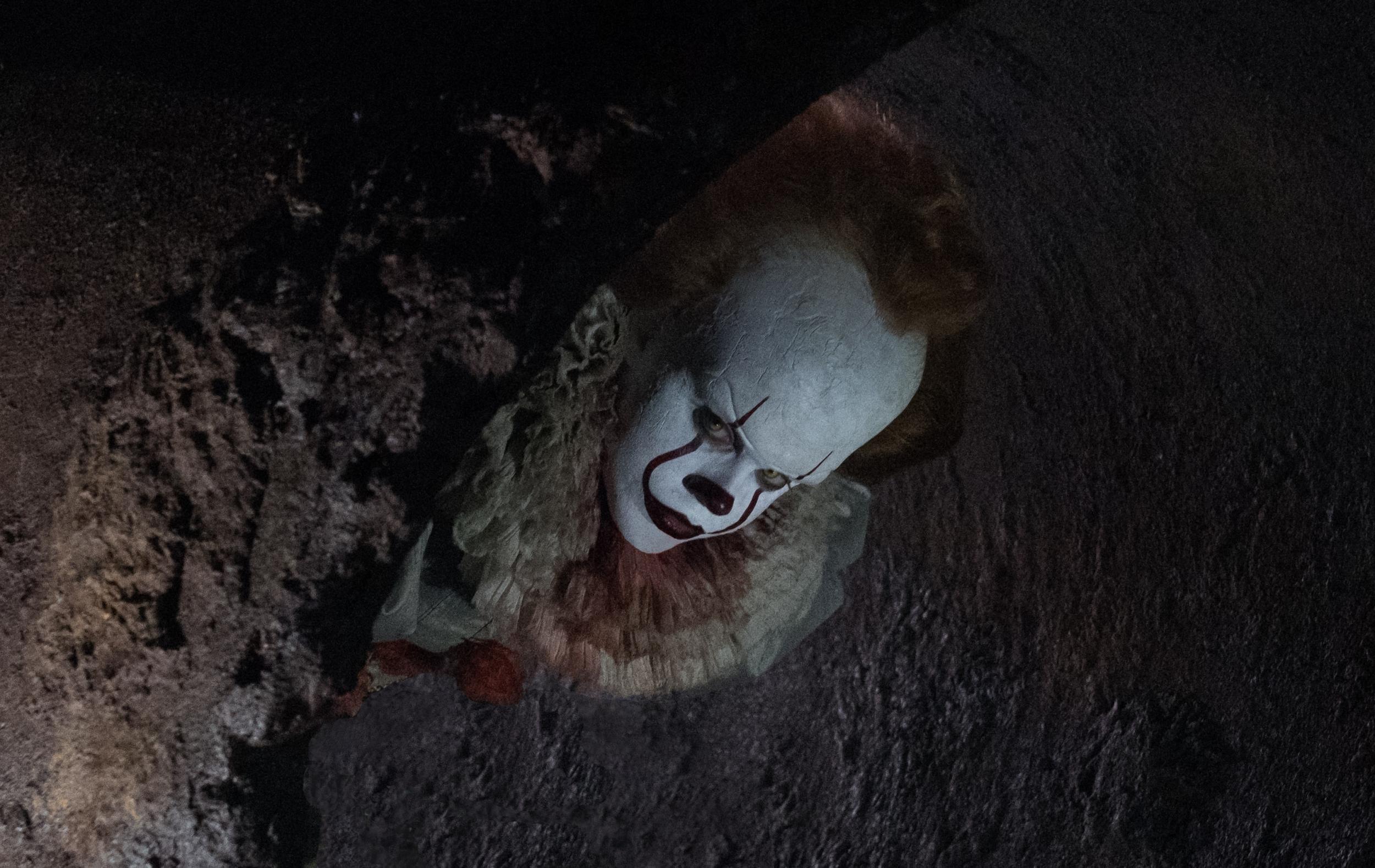 Warner Bros. Pictures has teamed up with MTV to get a look at the legendary maniacal clown with a sneak peak at 'It', directed by Andrés Muschietti.