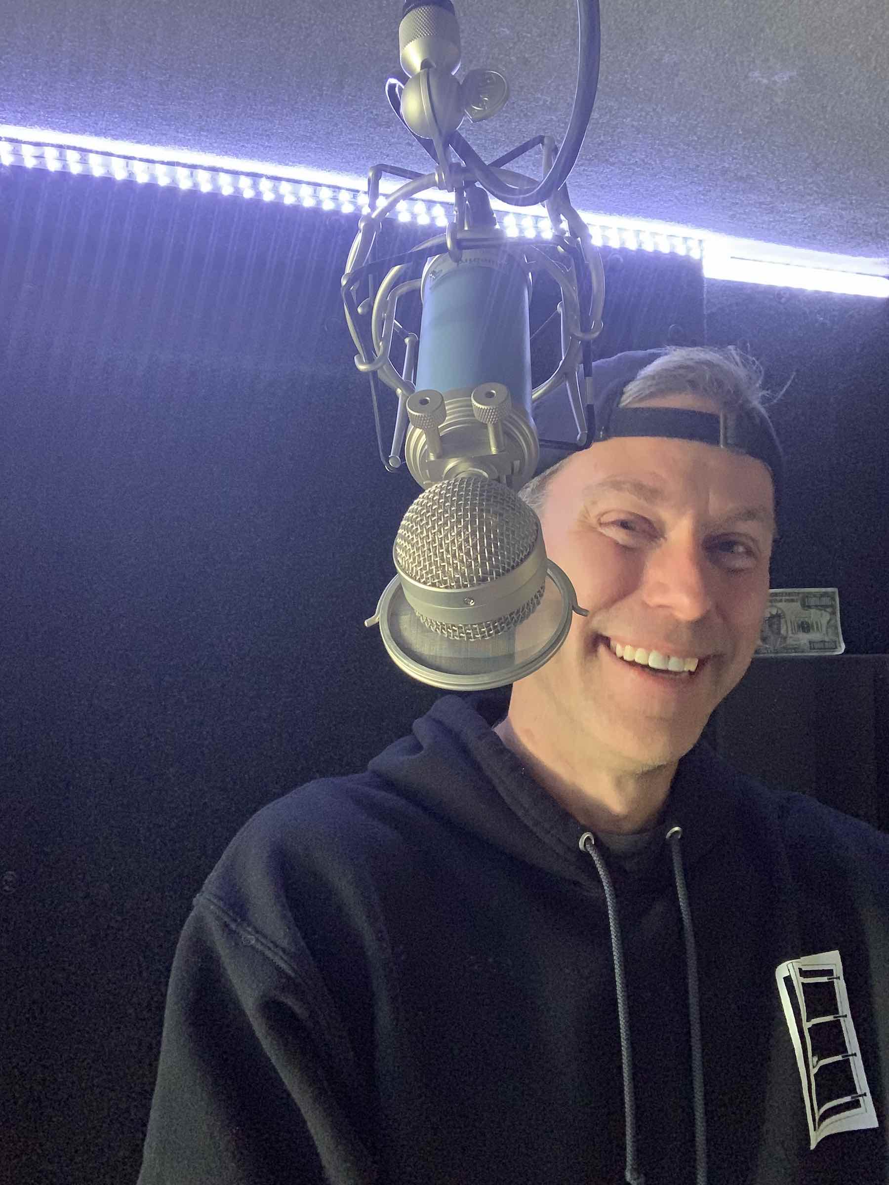 We interview the voice of Hollywood himself, Roy Samuelson. Billions have heard him in action – now we finally get to know the man behind the voice.