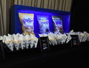 TThe Snack Pop Oreo Cookie Pop treats were too irresistible to pass up at the EW pre-SAG Awards party. SAG stars went popcorn crazy.
