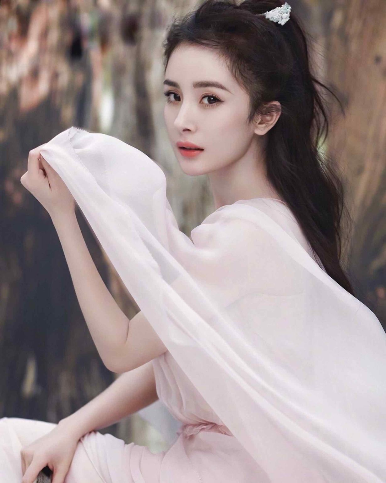 Yang Mi has been making waves in a variety of projects, but specifically in C-dramas. Here's why you need to fall in love with Yang Mi.