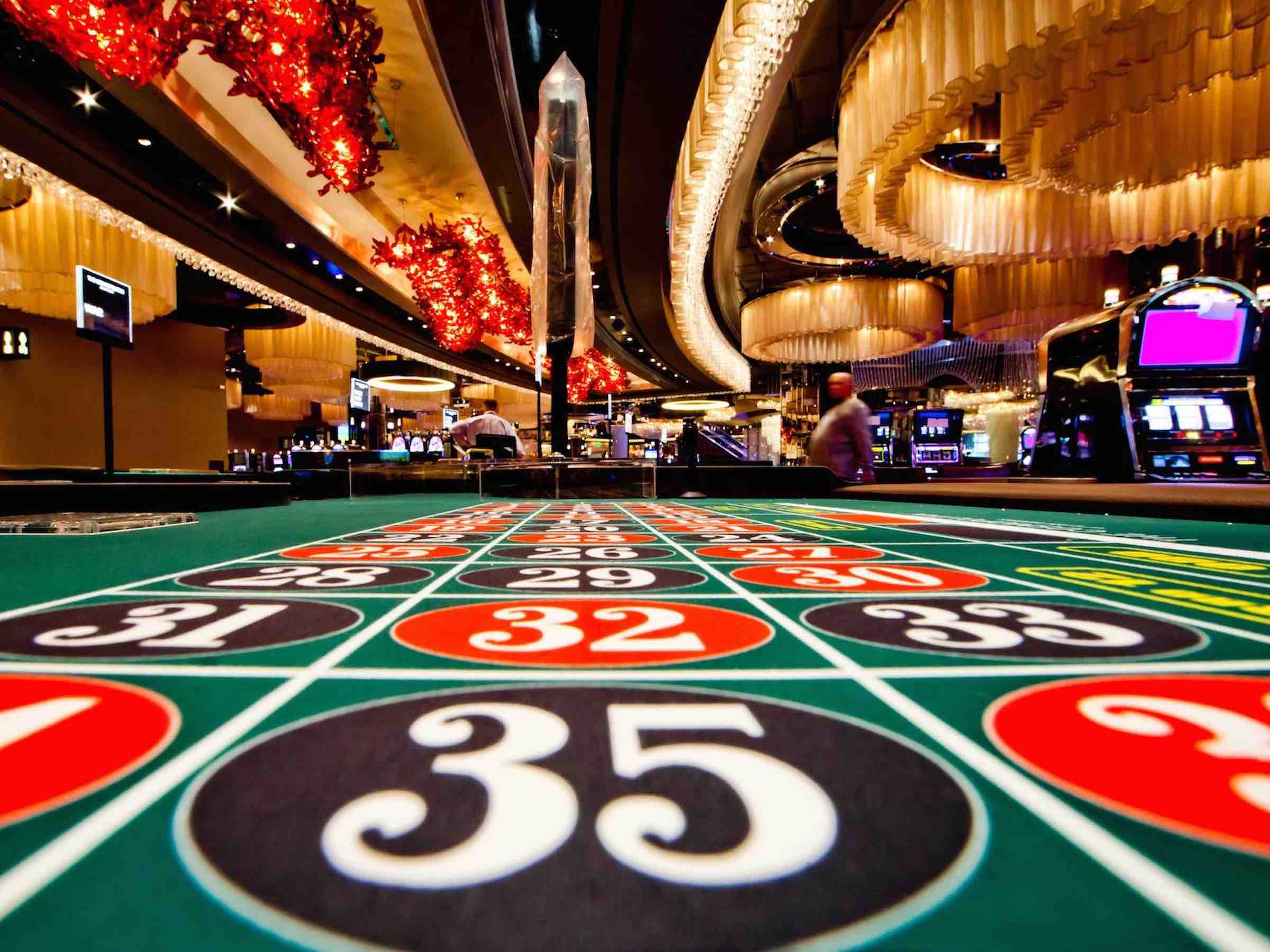 It’s time to add to your list of must-see films these five best movies about casinos. You can be sure that you will have a lot of fun while watching them.