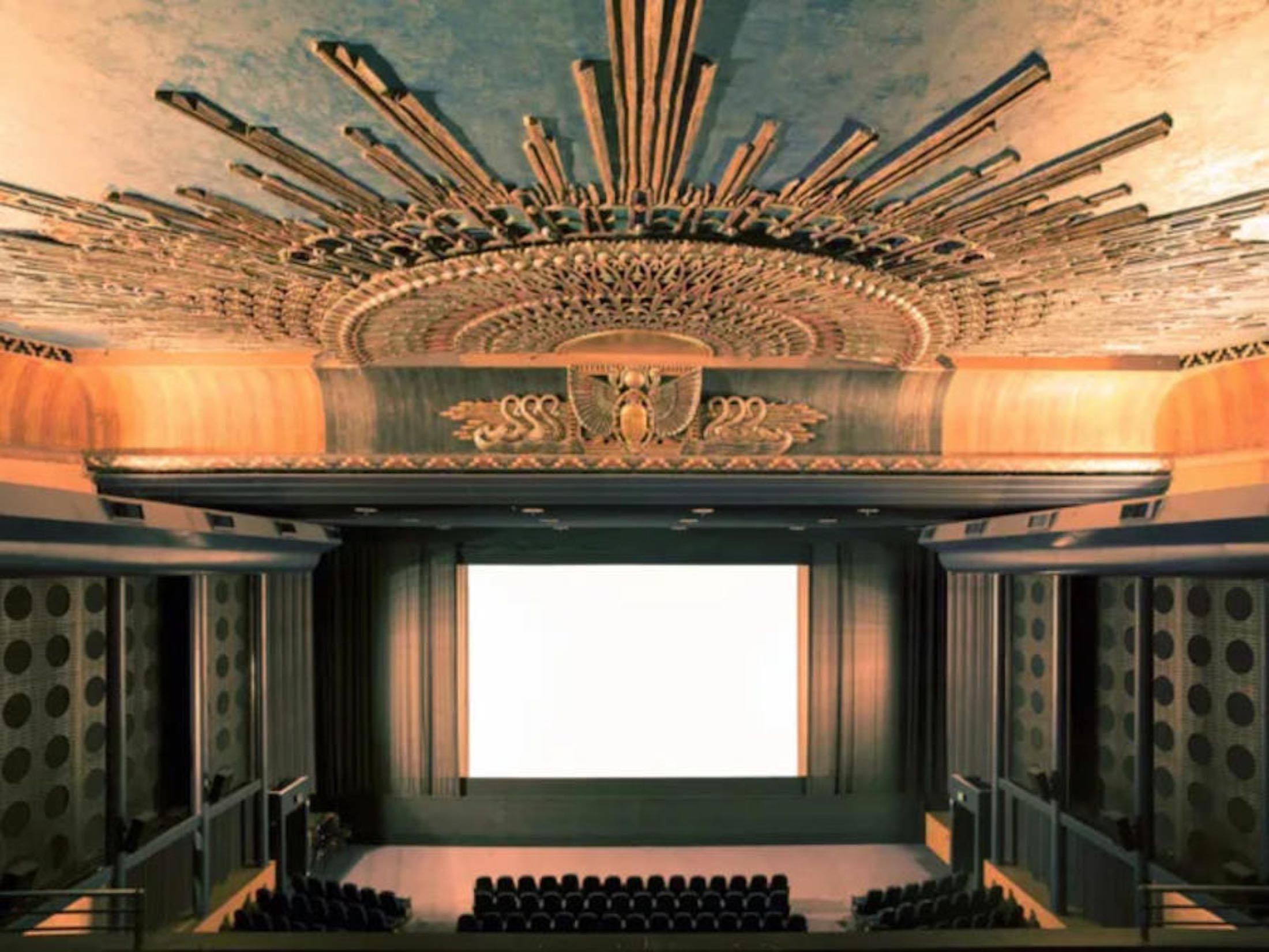 Какой там театр. Египетский театр Лос Анджелес. Египетский театр Граумана Лос Анджелес 1922. Chinese Cinema Theatre Лос-Анджелес, США. Paramount Theater (Окленд, Калифорния).