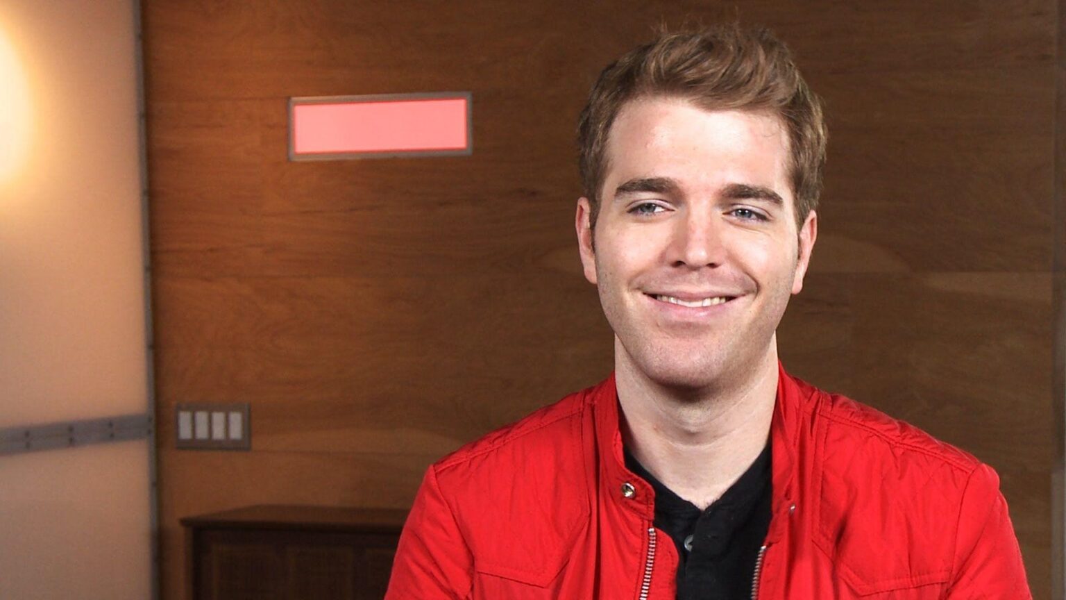 Shane Dawson has hinted that he may be making a comeback, but does this mean Twitter users have forgotten about his problematic past? Find out here.