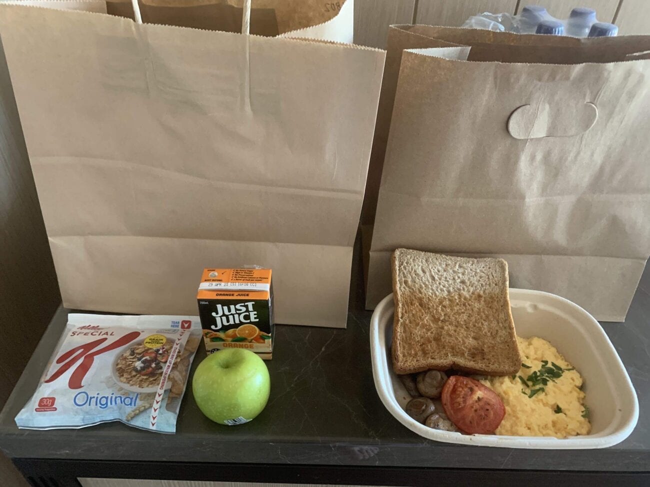 Some returning colleges are giving their students the saddest meals ever seen. This food is so bad you'd believe it came from Fyre Fest.