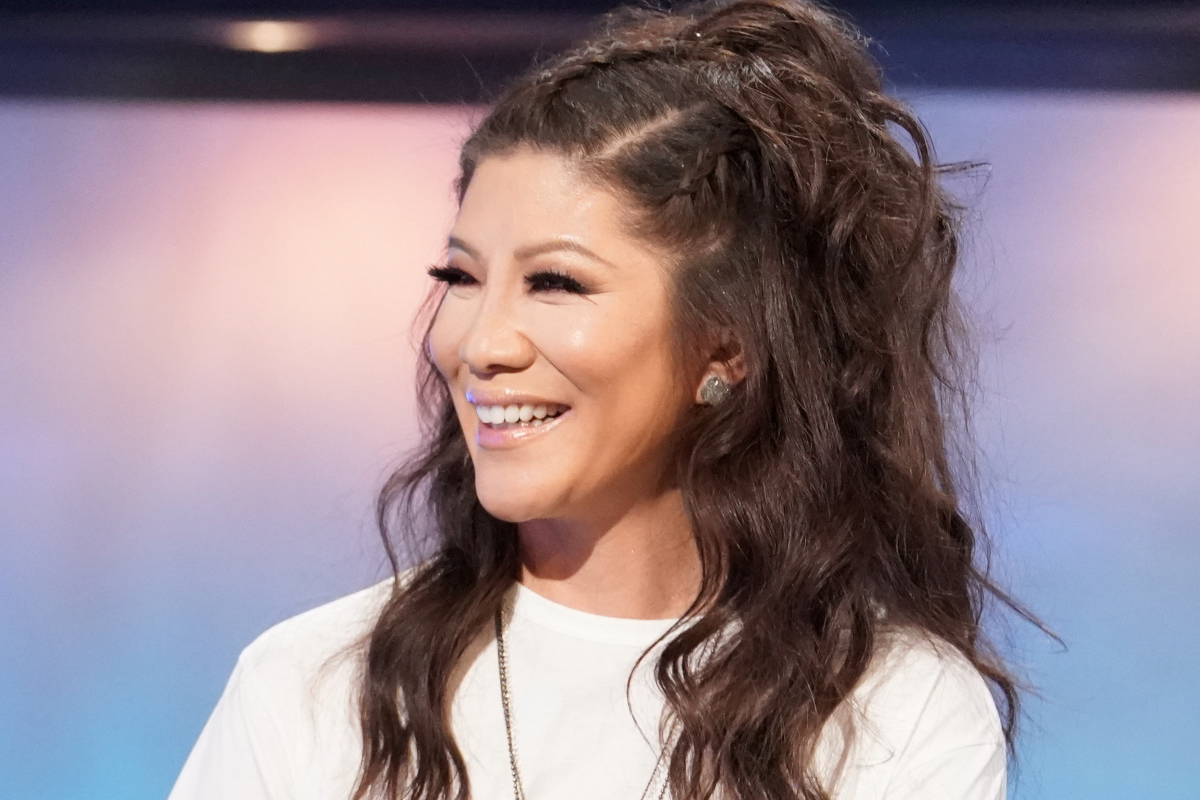 'Big Brother' host Julie Chen may have thrown a subtle dig at Ellen DeGeneres in the midst of the comedian’s public fallout. Here's how.