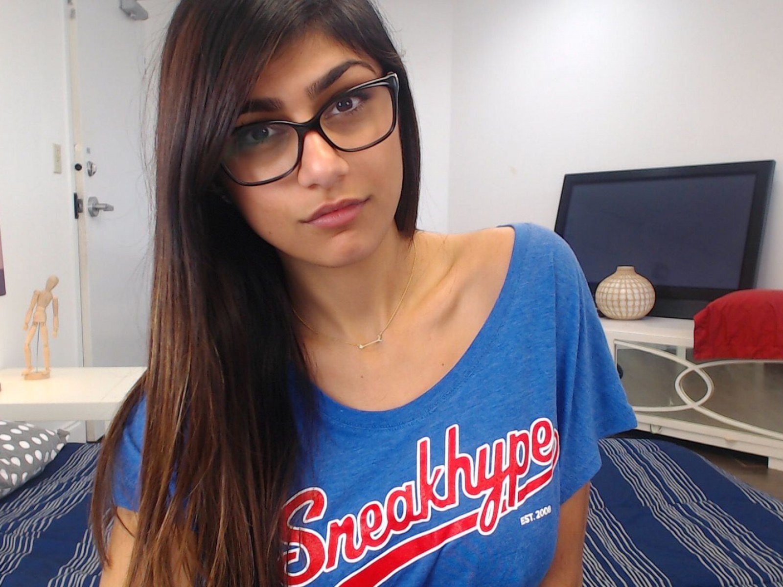 If you're looking to see someone who uses their net worth for good, look no further than Mia Khalifa. Her philanthropy work is excellent.