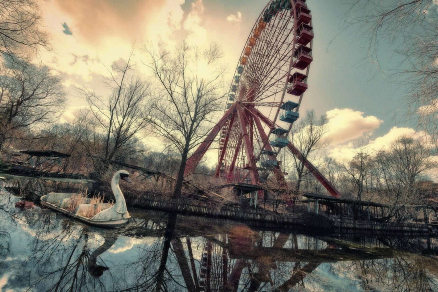 Not every theme park stays in business forever. These theme parks have been rotting away as they're left abandoned and unoccupied for years.