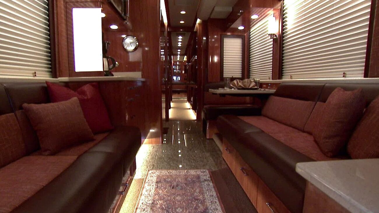 does taylor swift sleep in a tour bus