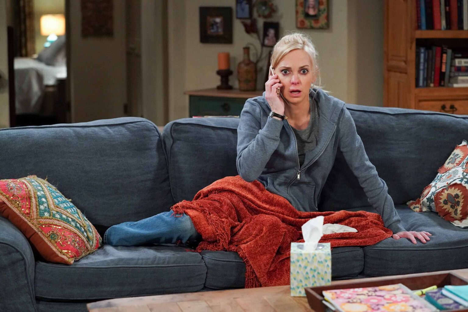 Anna Faris is leaving 'Mom' for good, so CBS should just do us all a favor and pull the plug on the TV show now.