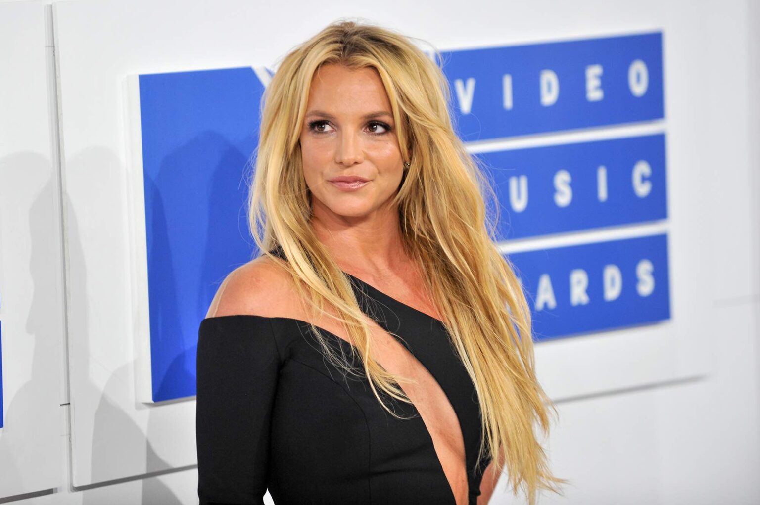 With celebrities talking about how they’ve felt “uncomfortable” on 'The Ellen DeGeneres Show'. Did mean Ellen coax Britney Spears into theft?