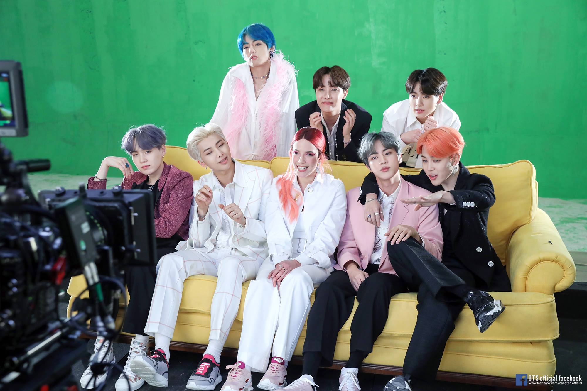 Бтс клипы. Холзи 2019 БТС. БТС 2019 boy with Luv. Halsey 2019 БТС. BTS И Холзи boy with Luv.