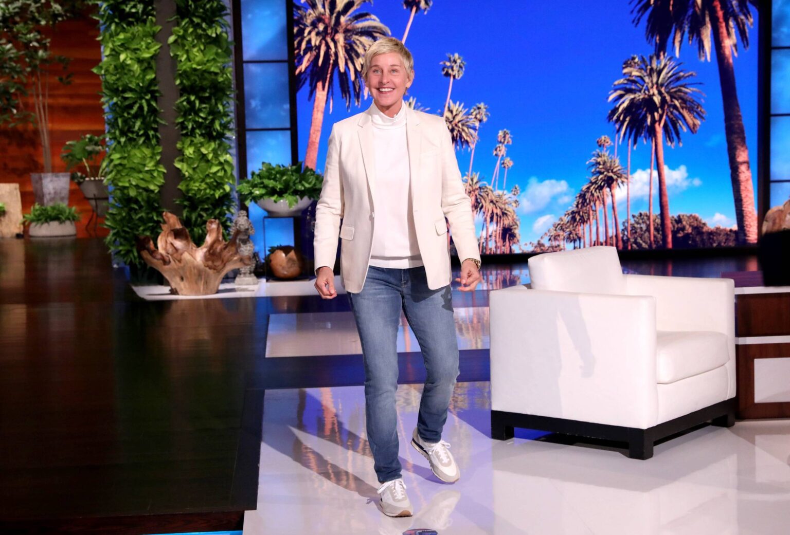 Is Ellen DeGeneres so mean she forces people to be nice to her? Guests on 'The Ellen Show' are saying they were required to shower Ellen with praise.