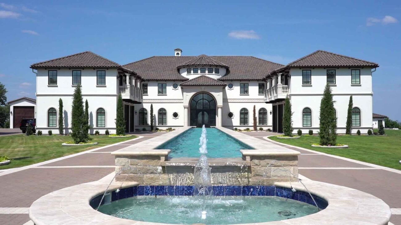 The wealthy and famous have many choices about where to spend their time, Rusty Tweed made a list of the most amazing celebrity homes.
