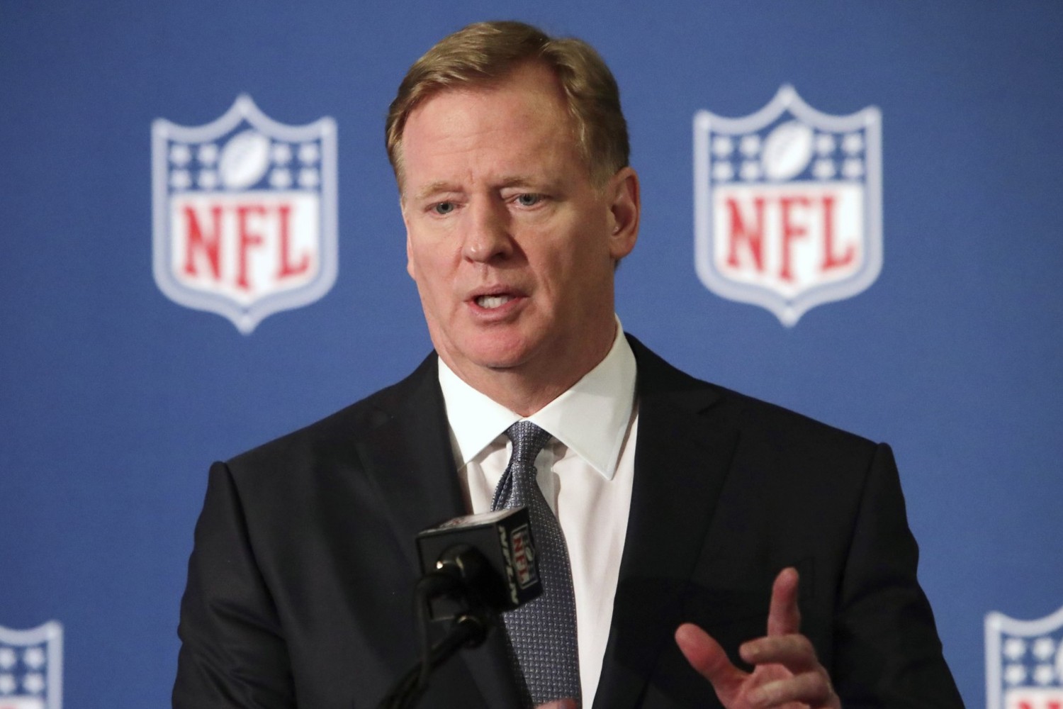 Фондей. Роджер Гуделл. Commissioner Roger Goodell.