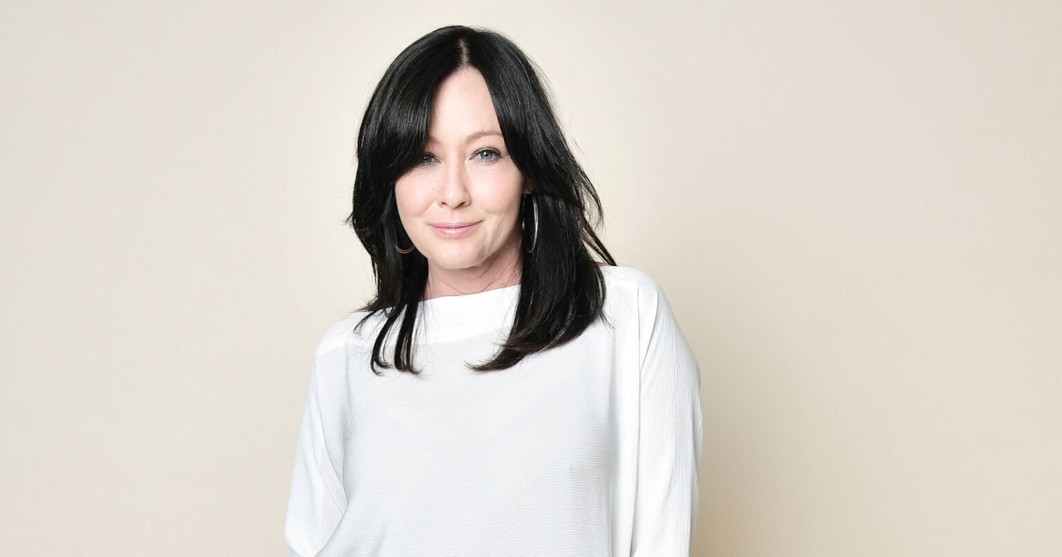 Shannen Doherty's breast cancer diagnosis got worse. Read how Doherty is staying strong and which friends are lending her support.