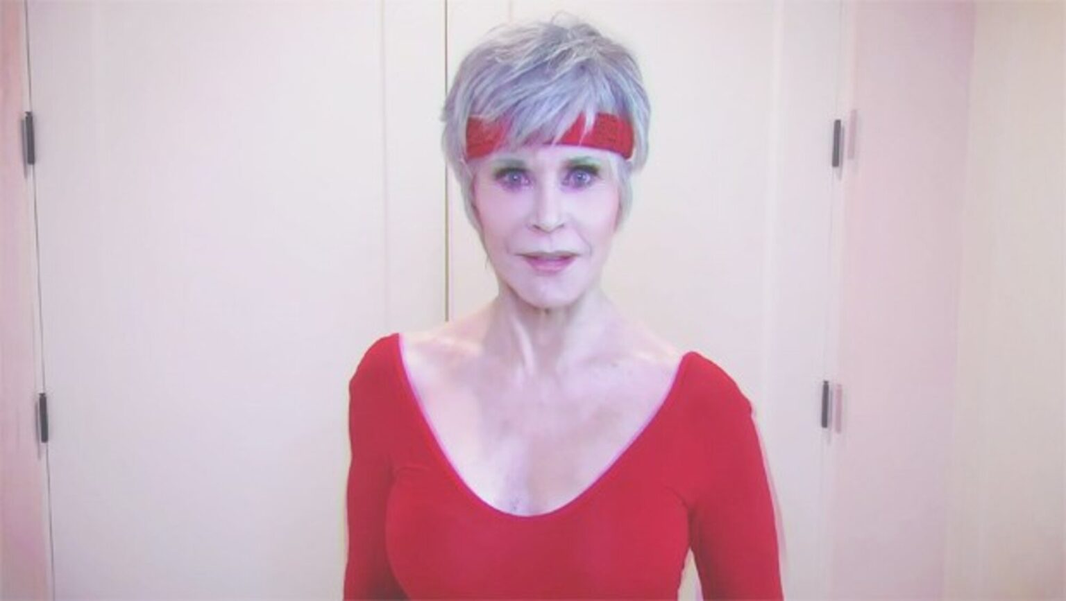 Jane Fonda took us back in time with her new 80s throwback video. Grab your leg-warmers because the Jane Fonda workout lewk is coming back!