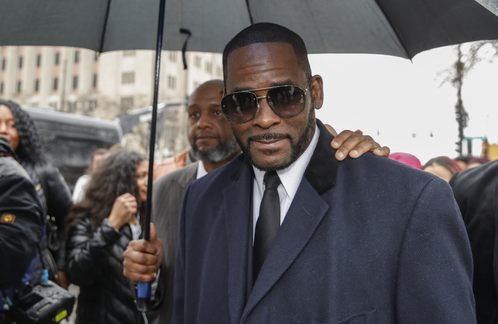 Even though R. Kelly is awaiting his trial in jail, the latest update proves he still has some fans crying wolf, claiming Kelly is innocent. 