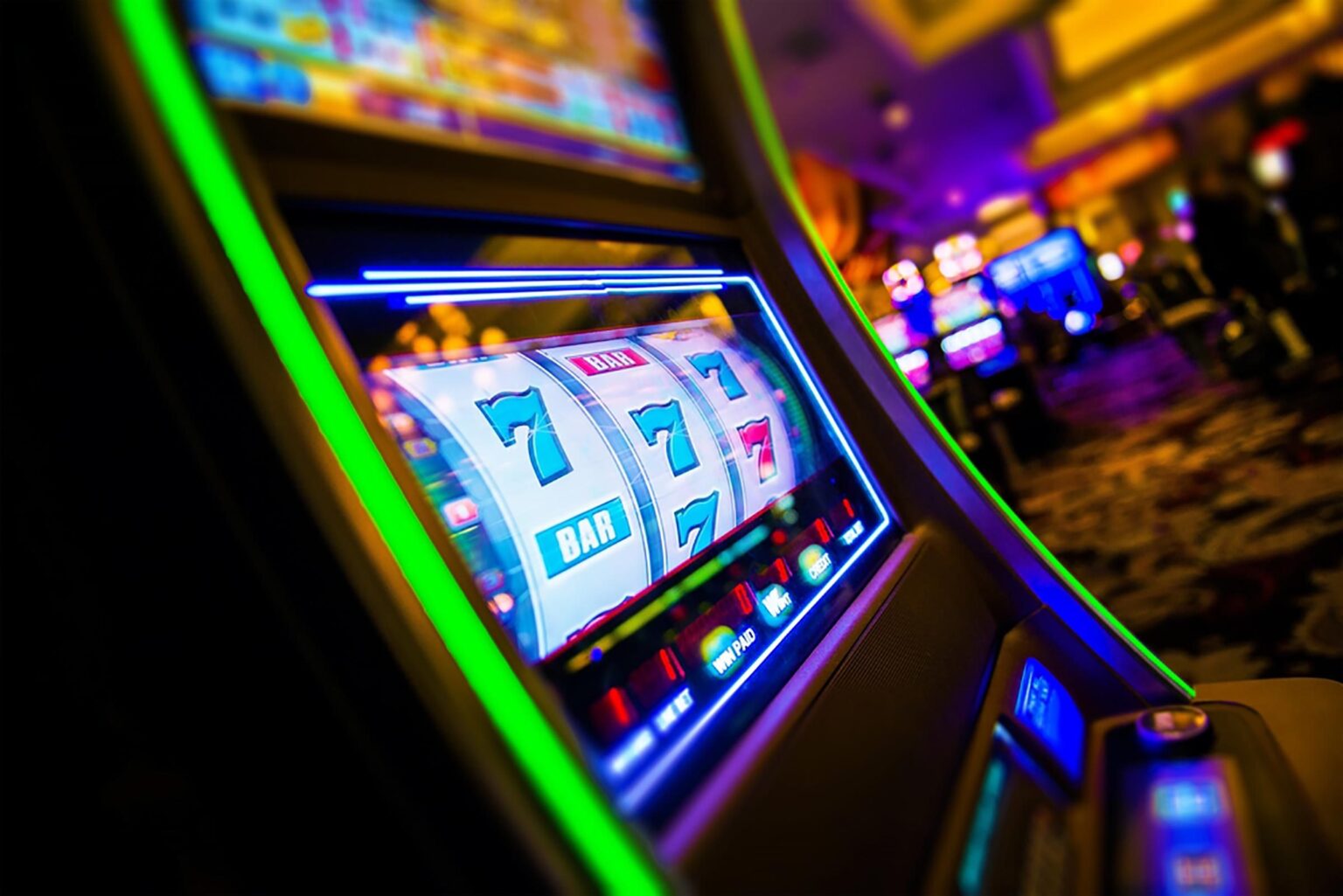 Looking for the best gambling options? Examine the pros and cons of casino games vs. online games.