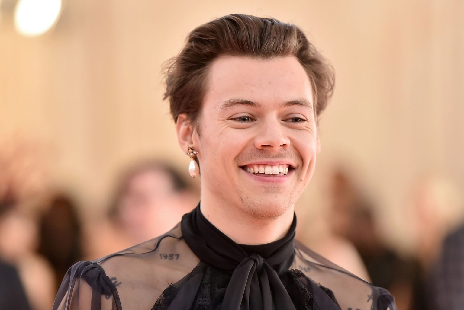 Former One Direction member Harry Styles is lighting up Twitter for wearing a dress. Here's how Harry Styles is breaking gender stereotypes.