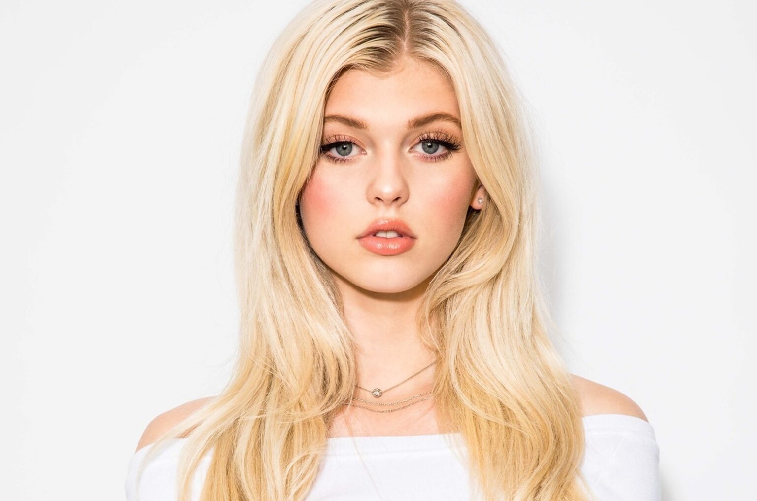 Loren Gray soared to stardom on TikTok and is now a musician. Learn about her age and other neat facts about her.