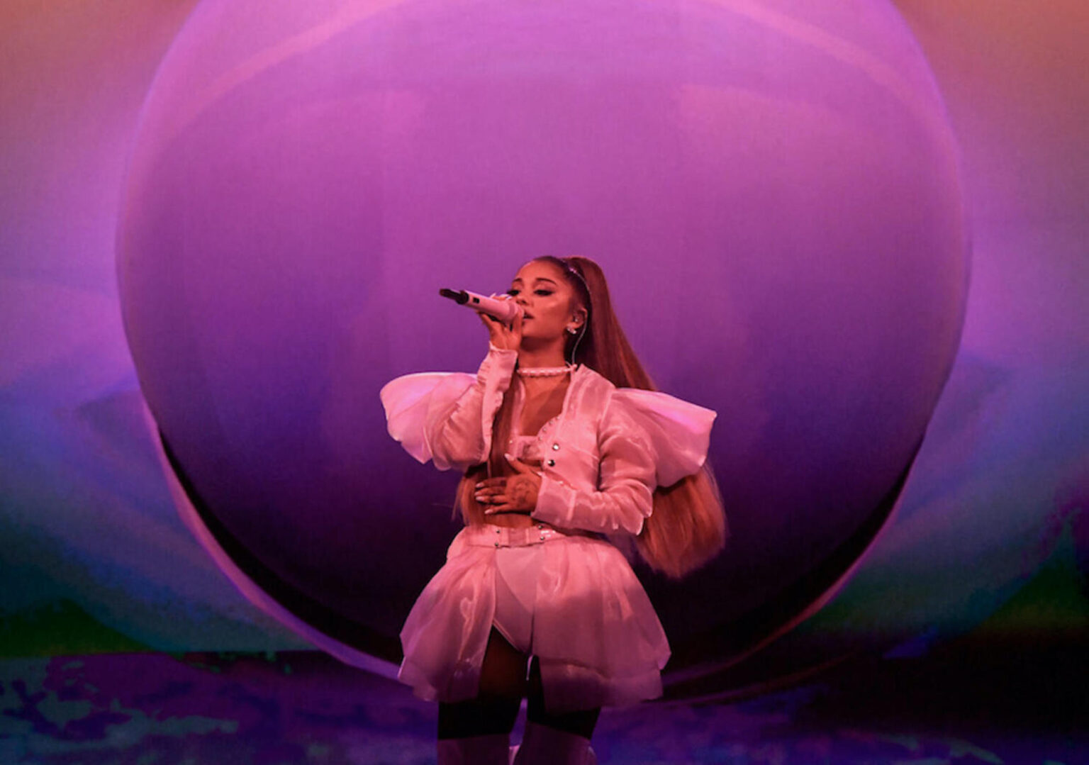 Ariana Grande has a new Netflix documentary. Here are the best moments from Sweetener Tour the doc let us see.