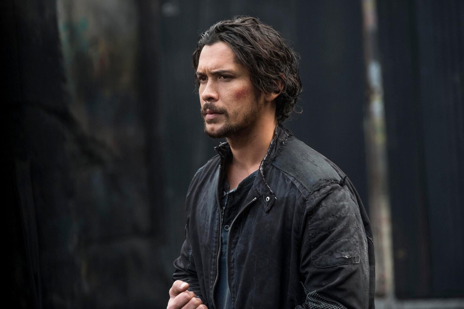 Did you think Bellamy's exit from 'The 100' was terrible? We did too! Here are the reasons why we feel our favorite character deserved a better farewell.