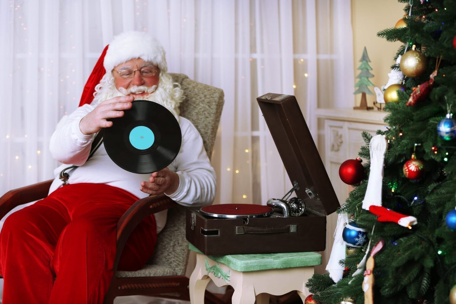 ¿Cansado de los típicos villancicos? Checa la playlist con canciones de Navidad que armamos para ti.