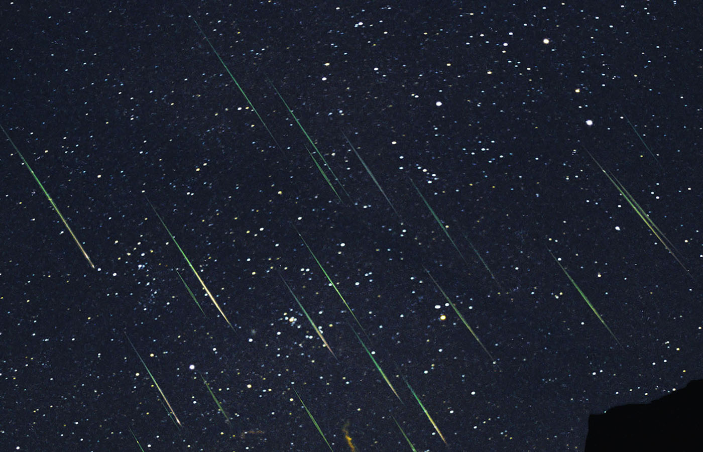 Метеорный поток лириды. Метеор в созвездии Лириды фото.
