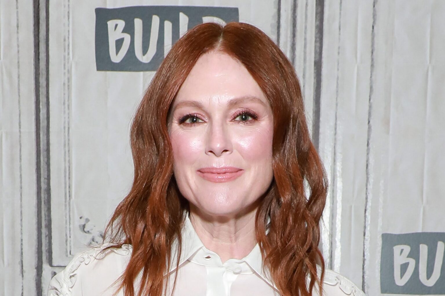 Julianne Moore has not let age slow her down. Learn about her skincare routine and her trips on how to stay radiant.