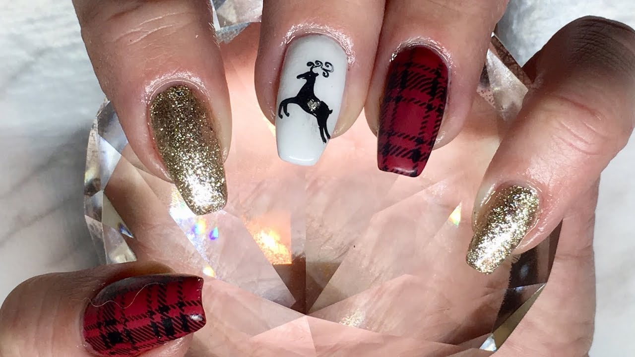 Need some Christmas nails? These nail art ideas will have you feeling festively inspired in no time at all!