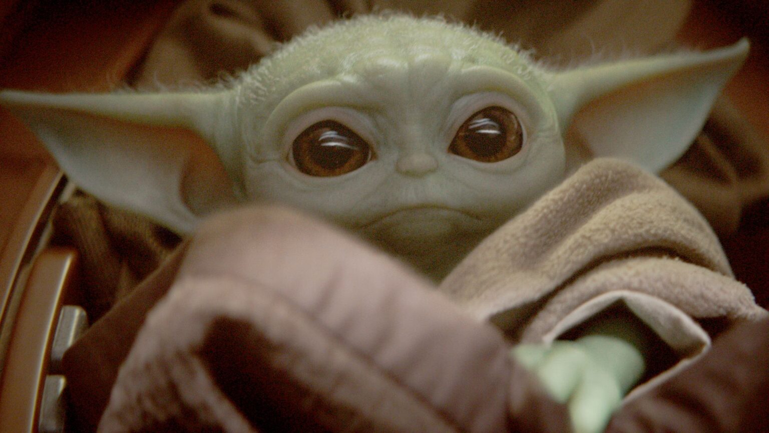¡Deja que Baby Yoda se robe tu corazón! Súbete a la nave de Grogu y navega a través de sus mejores memes.
