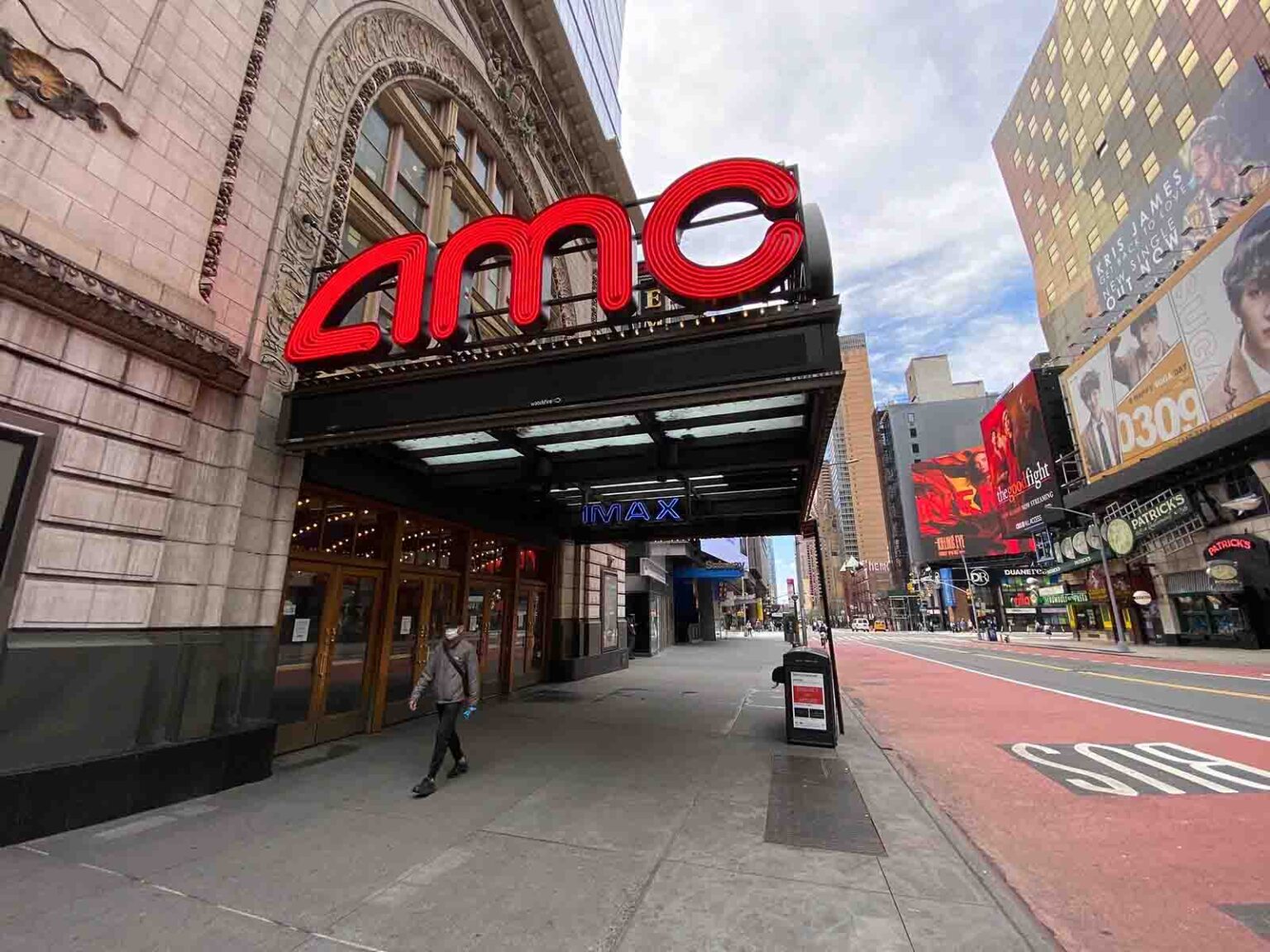 AMC theaters were in hot water thanks to the pandemic, but the hashtag #SaveAMC has made their stock price skyrocket. Here's how they did it.