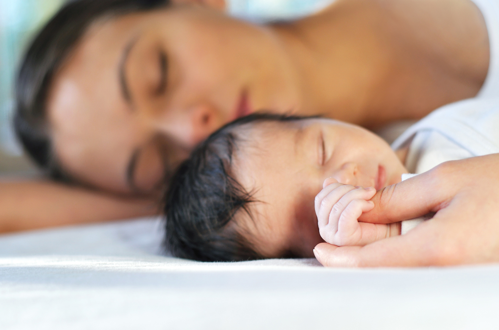 После родов можно спать. Совместный сон с ребенком. Мама с ребенком сон.