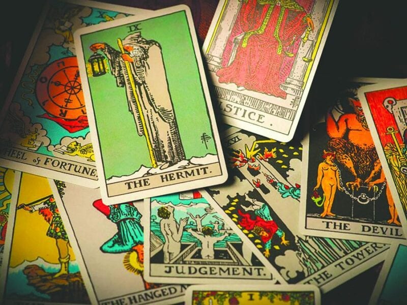 understand-the-meaning-of-tarot-cards-here-s-a-guide-to-the-decks