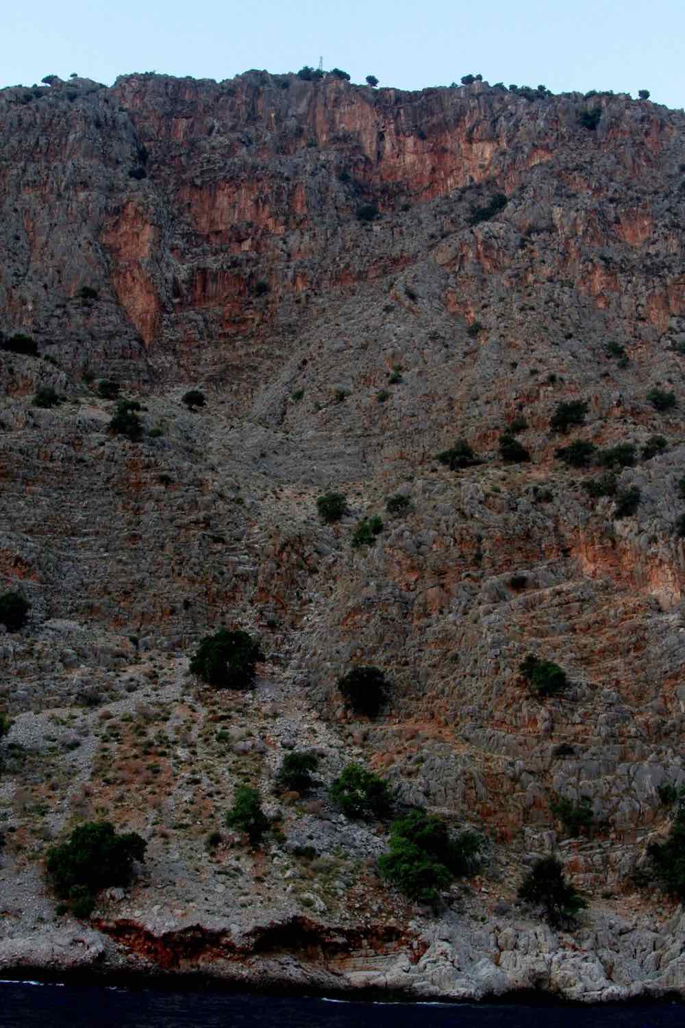 A husband and wife go hiking on a picturesque cliffside. The wife soon ends up dead. See all the shocking details from this Turkish true crime saga.