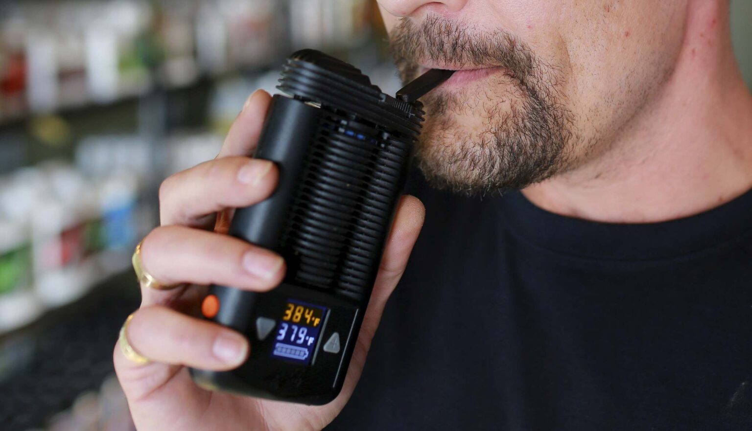 It can be tough to find the right vaporizer for you. Here are some tips on how to find a vaporizer for dry herbs and concentrates.