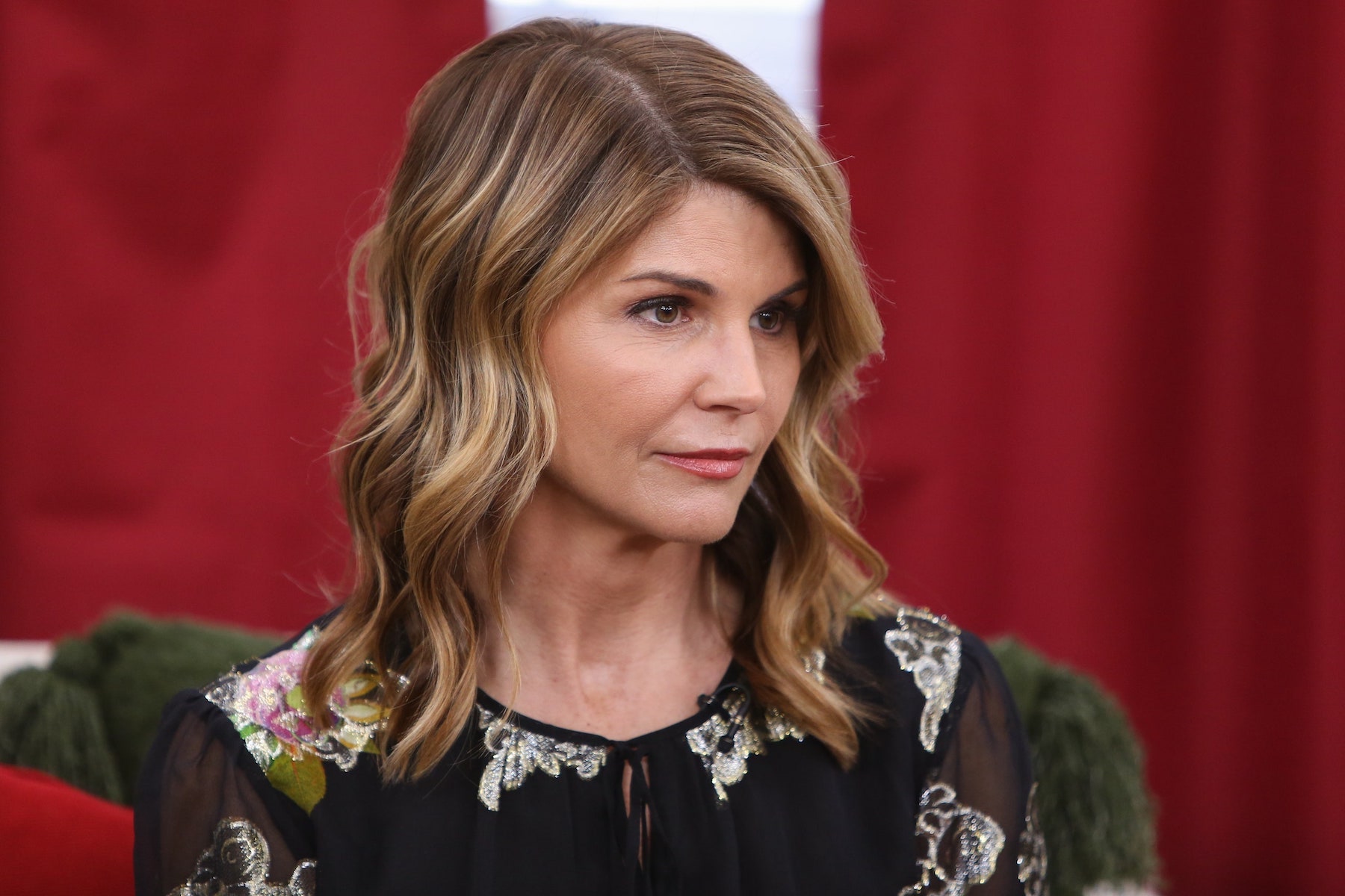 Lori Loughlin out of jail: What she's doing as a free woman - Film Dai...
