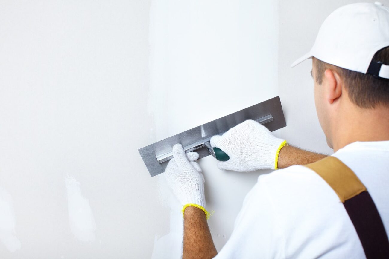 Finding the right plasterer is crucial. Here are some tips on how to find the plasterer that best suits your needs.