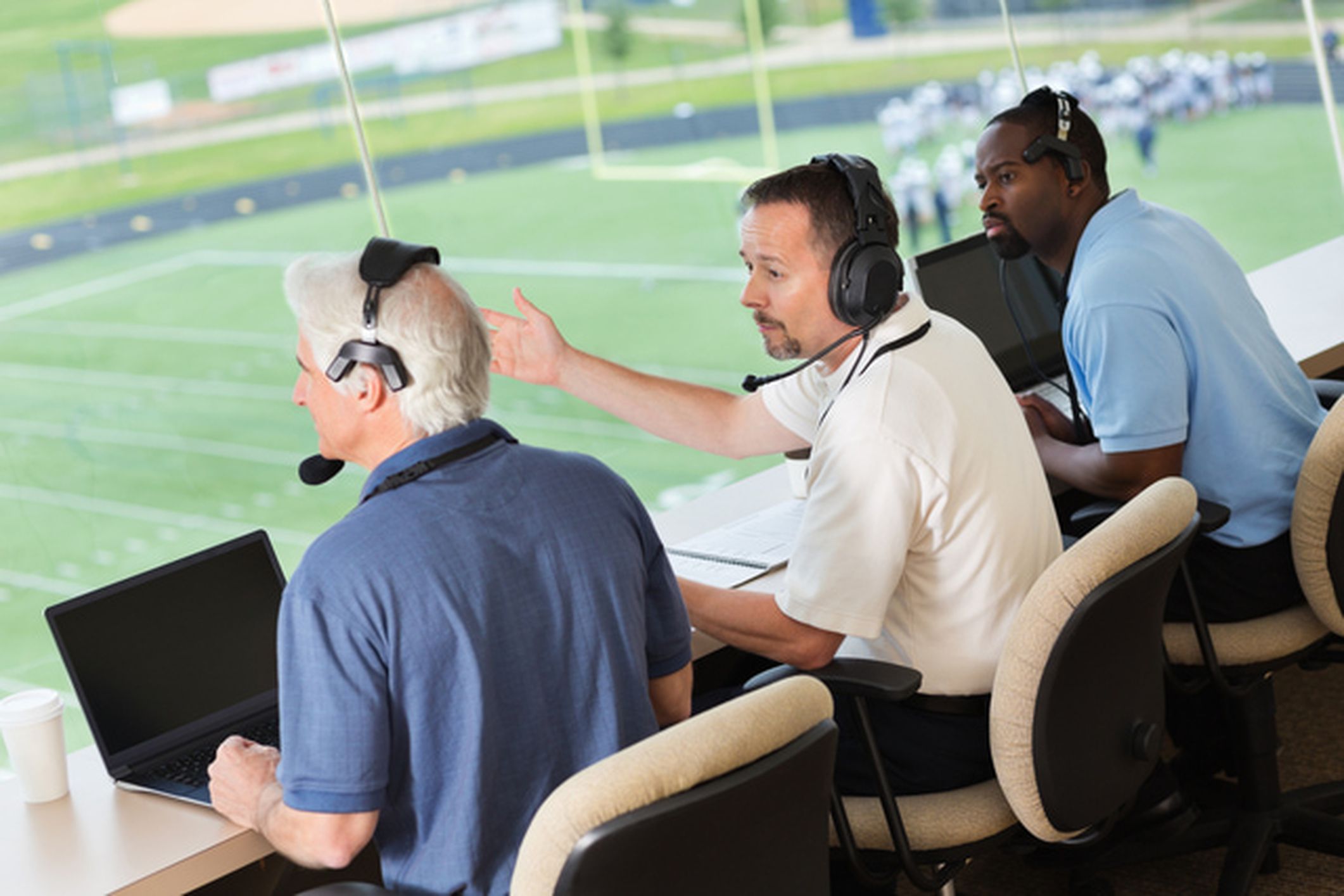 how to become a sports broadcaster