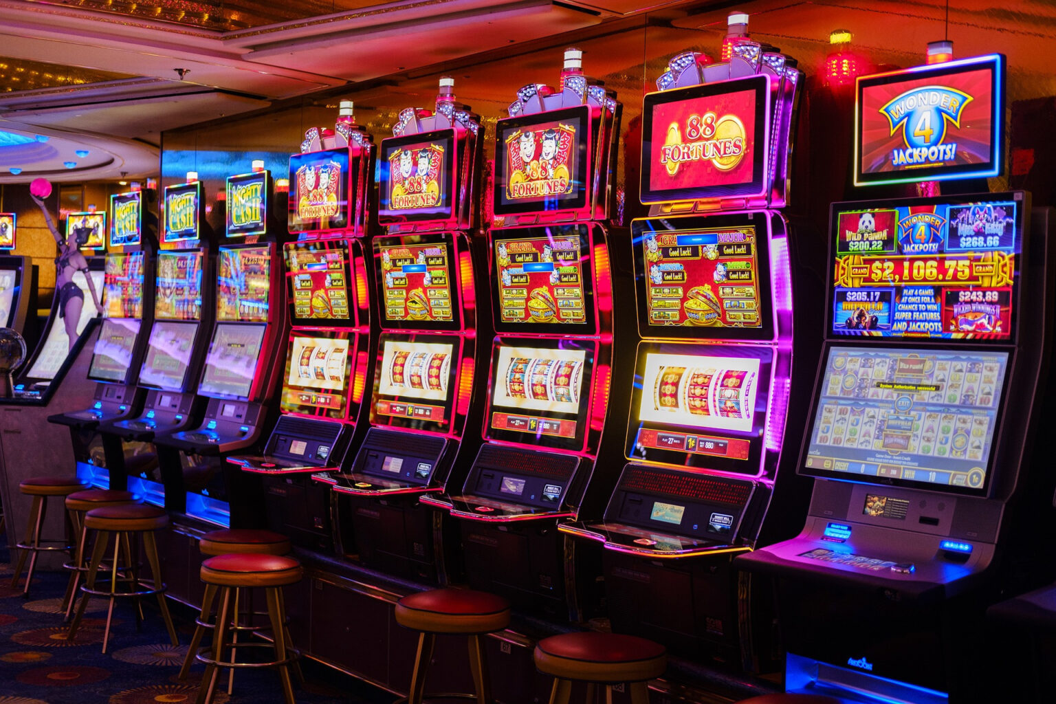 Looking for a slot machine but don't have a lot of money to play? Check out these online slot machines that are perfect if you're tight on funds.