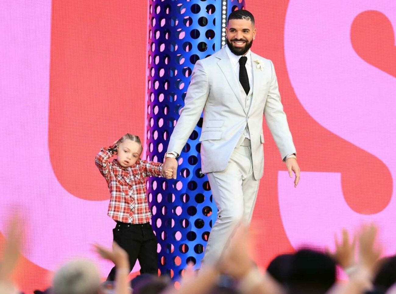 Drake won the hearts of the crowd when he debuted his three-year-old kid yesterday. Get ready to go “awww” over Drake and his adorable kid Adonis. 