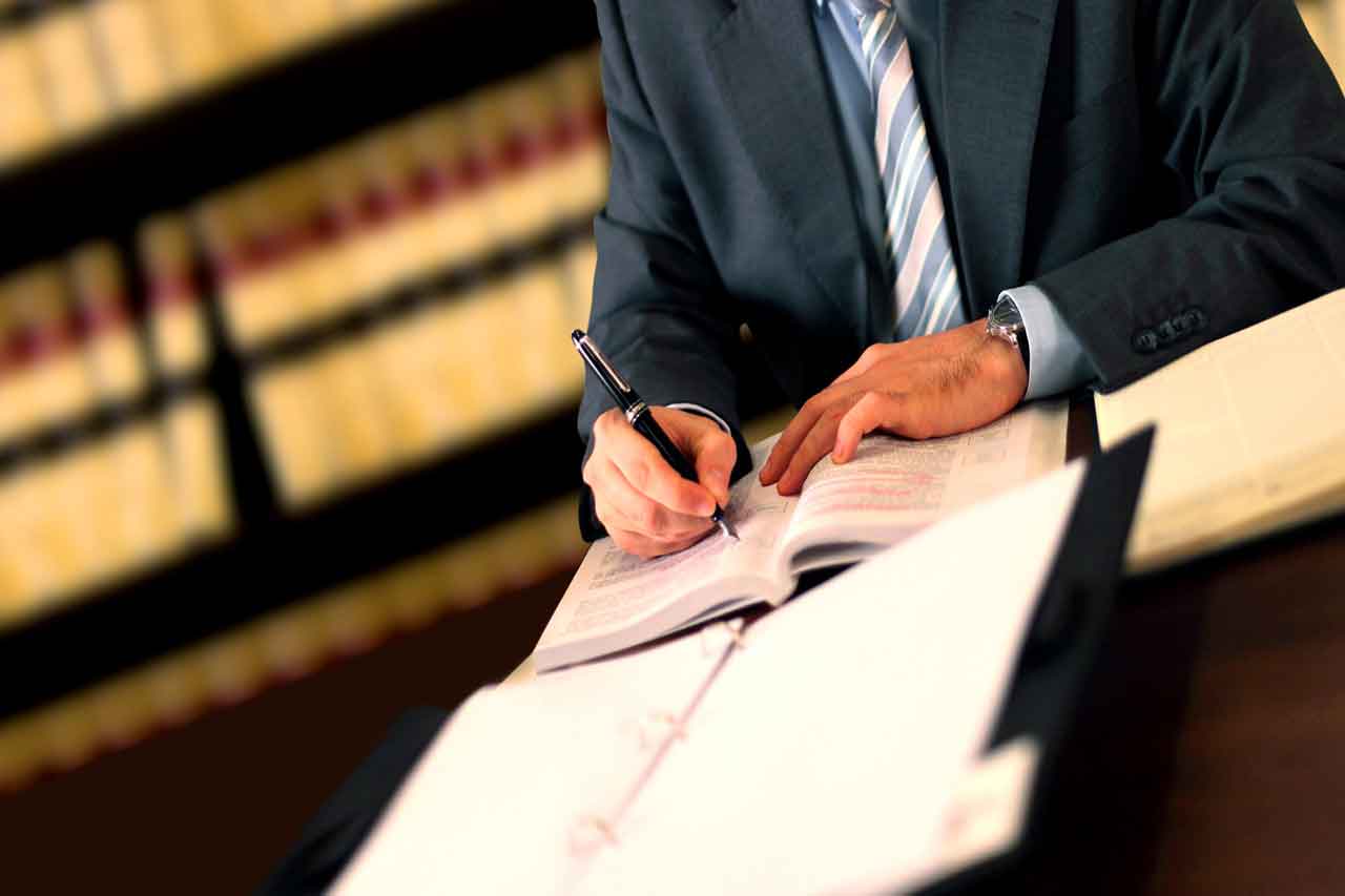 There are several reasons why a business lawyer is essential. Find out how to locate the right lawyer for you.