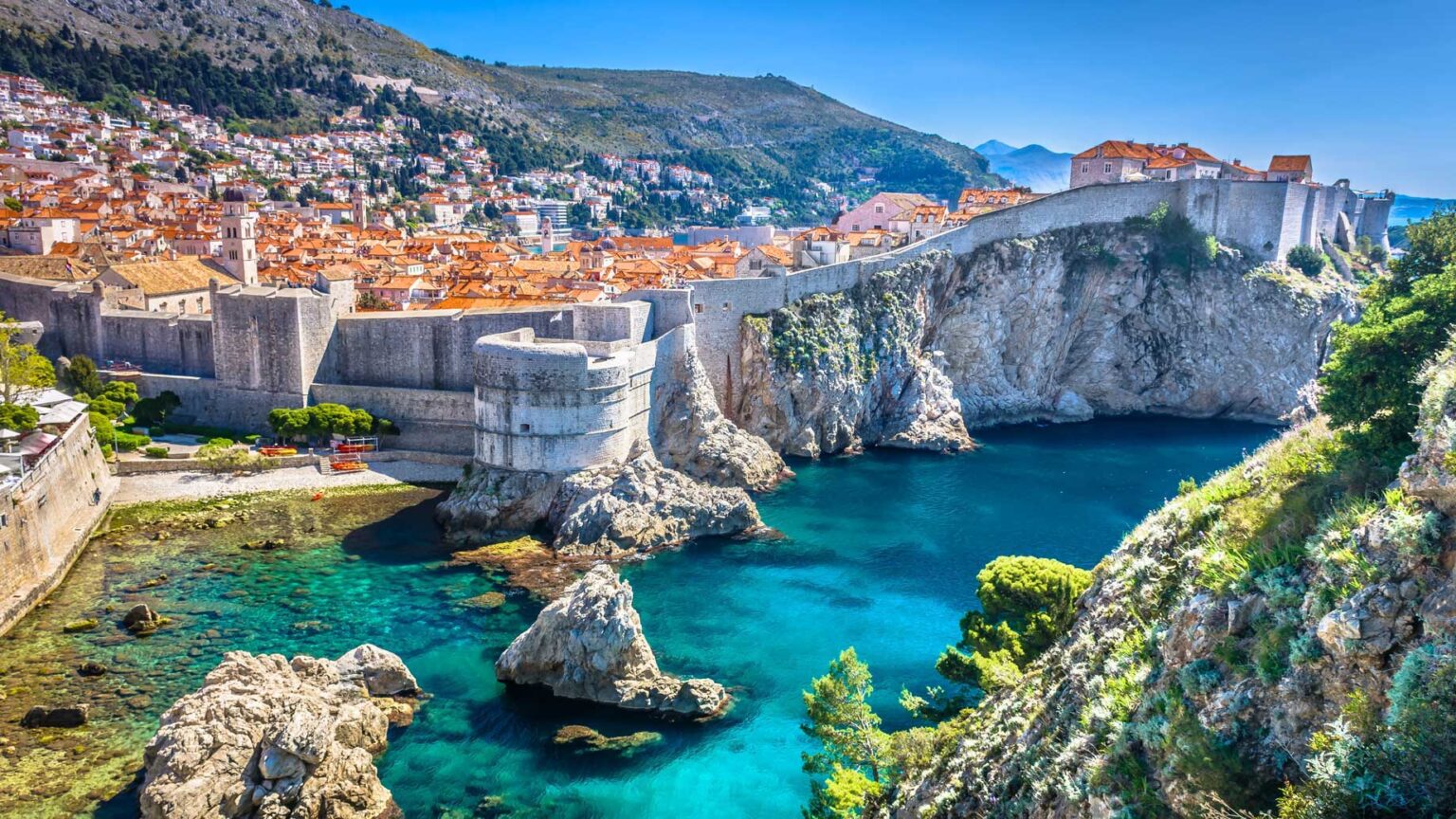 Amazing weather, interesting wildlife, historical buildings, uncountable islands, and a coastline of length over 1700km. Why should you sail around Croatia?