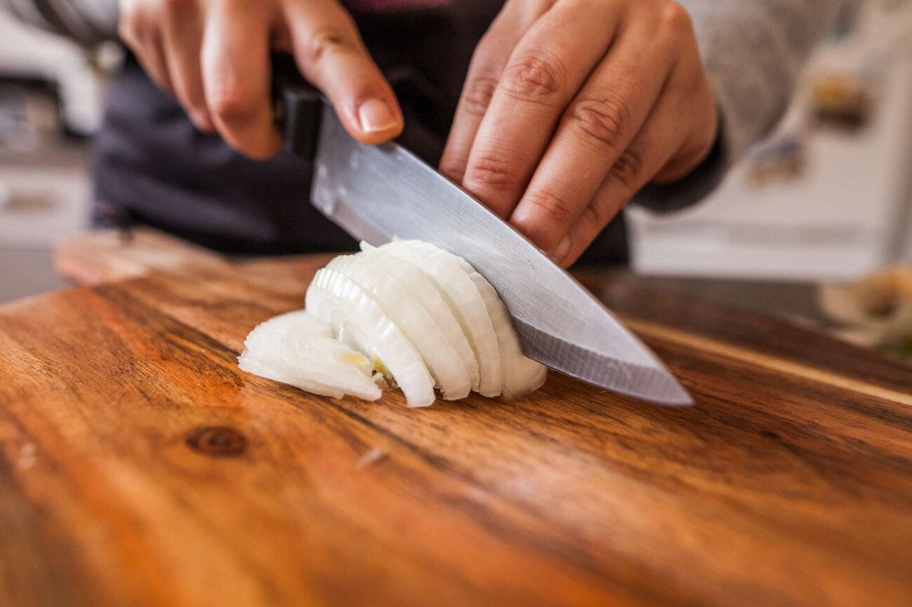 Needing to chop onions can get tedious. Here are some tips on how to stop chopping onions manually.