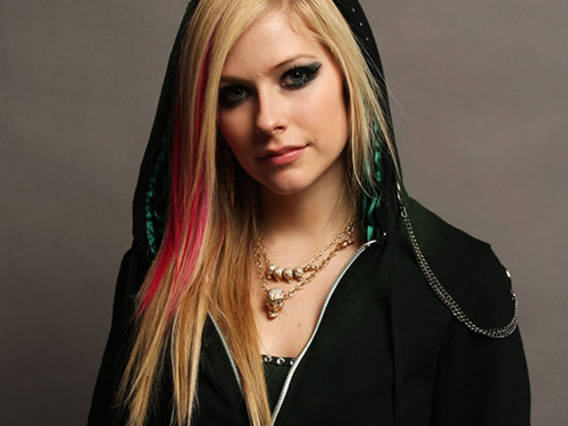Is Avril Lavigne Real Revisit The Bizzare Conspiracy Theory About Her 