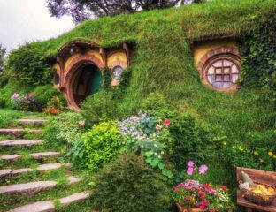 Have you ever wanted to walk the enchanted grounds of Middle Earth? Find out how to easily get a New Zealand visa to visit the set of the Lord of the Rings.