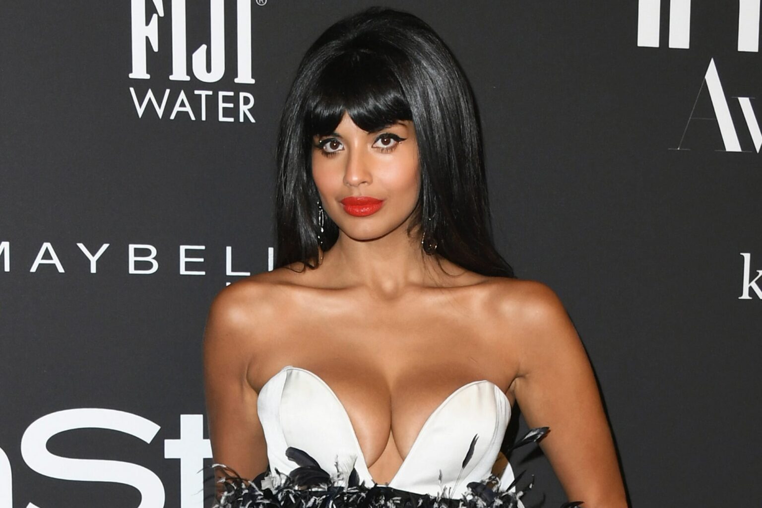 'The Good Place' actress Jameela Jamil has her reservations about the upcoming 'He's All That'. Do we have the same concerns about this remake?