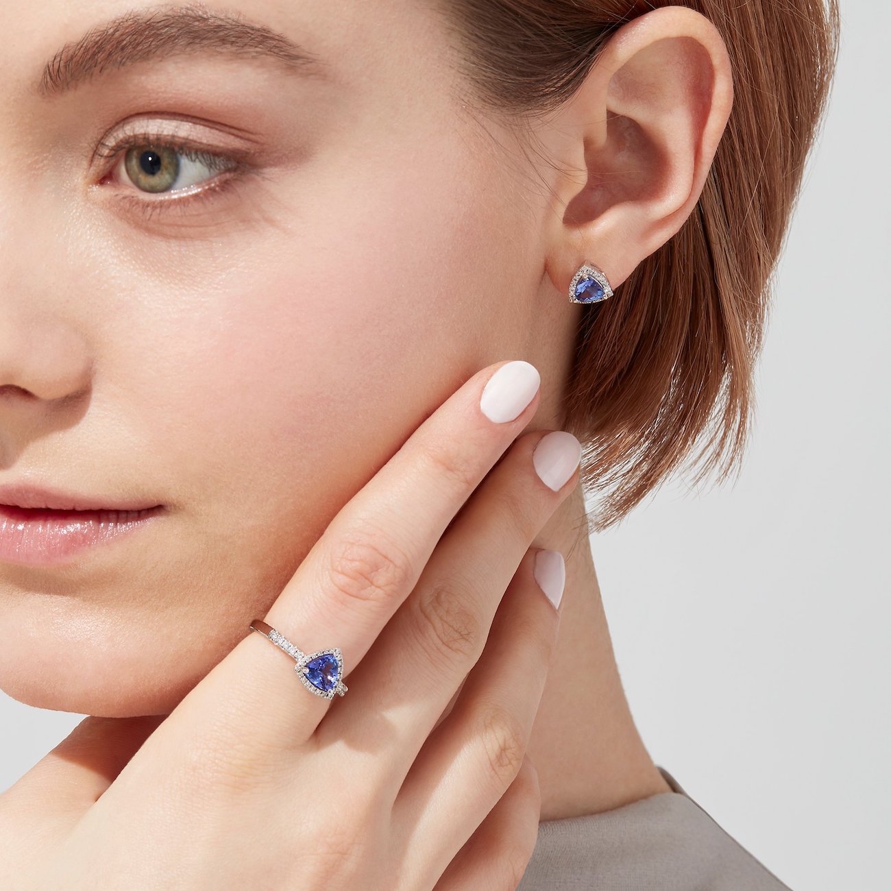 Tanzanite is a gorgeous stone. If you're lucky enough to own this gem, you should take excellent care of it. Keep your jewelry safe with these tips!