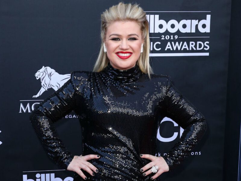 Kelly Clarkson made headlines with her noticeable weight loss, which she initially kept under wraps. But is she a hypocrite now?