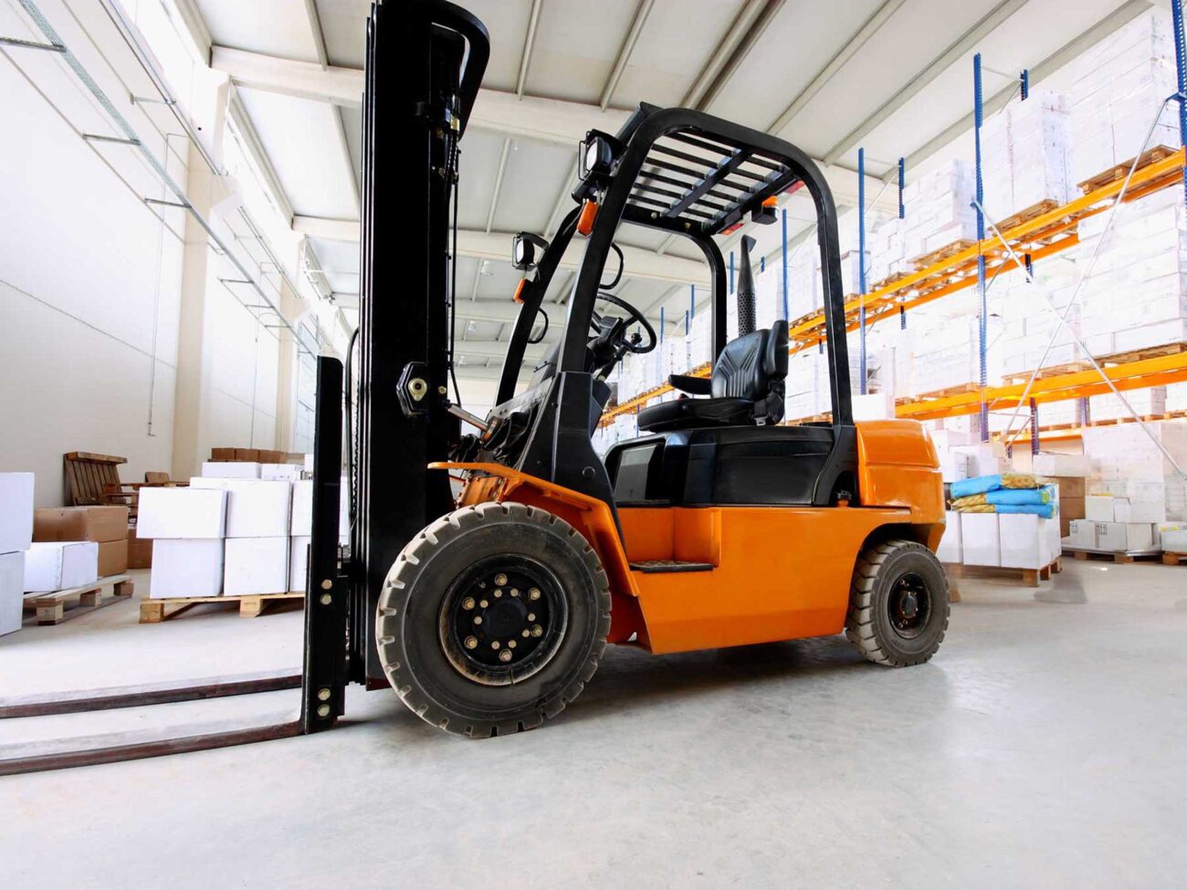You might think that operating a forklift is just like driving a car. If you did think that, you would be wrong! Check out all the ways they are different!